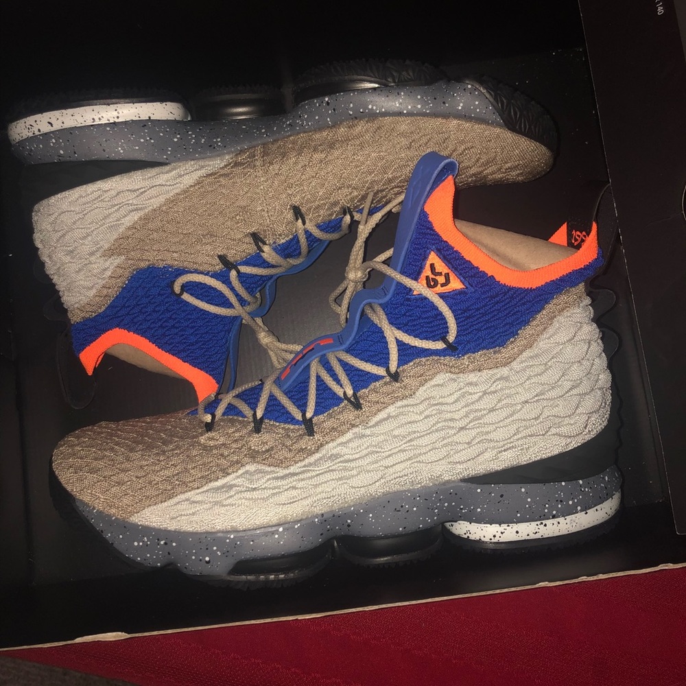 MENS size 11 Lebron James 15 Air Mowab